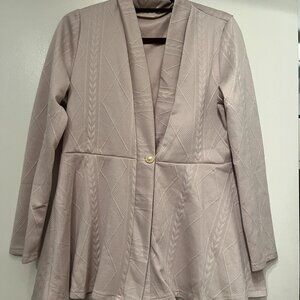 Long Sleeved Women's Textured Blazer with Button Front (Size‎ Large - NEW)